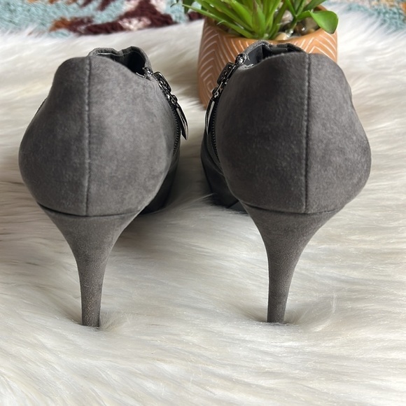 guess • side zip peep toe rouched bootie heels - Picture 5 of 13
